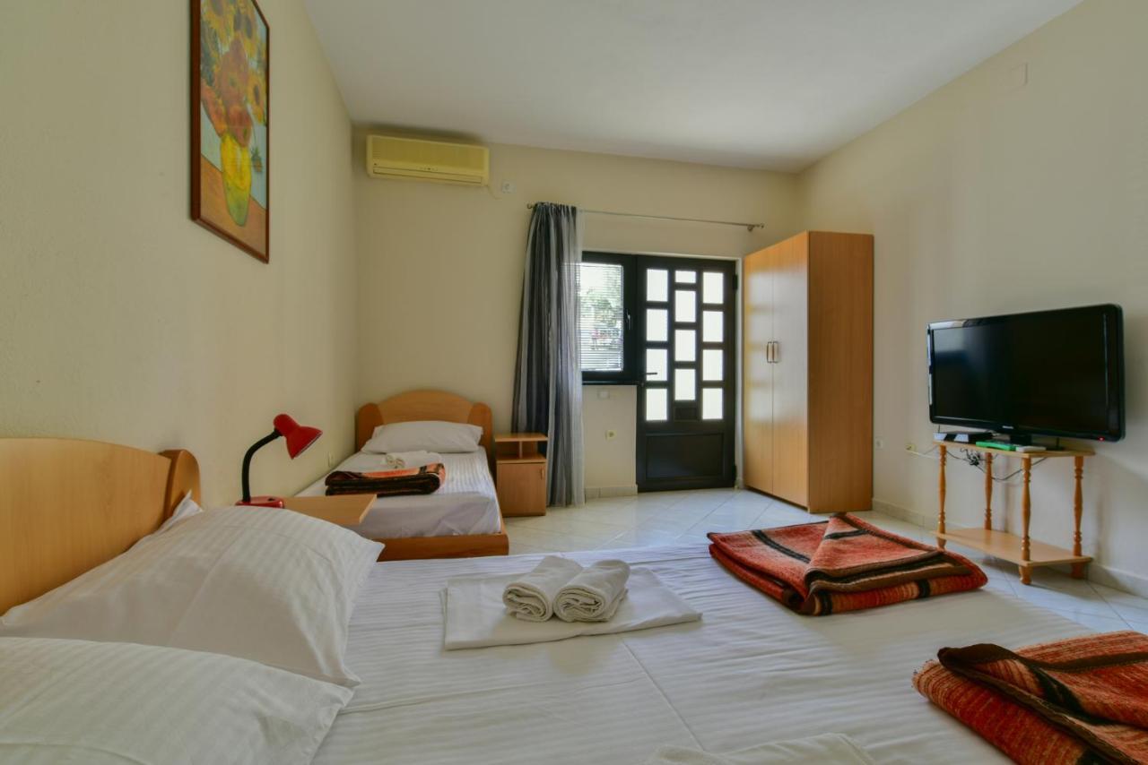 Apartments Srzentic Petrovac na moru Exterior foto