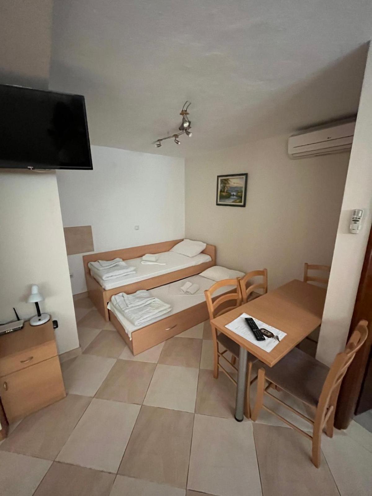 Apartments Srzentic Petrovac na moru Exterior foto