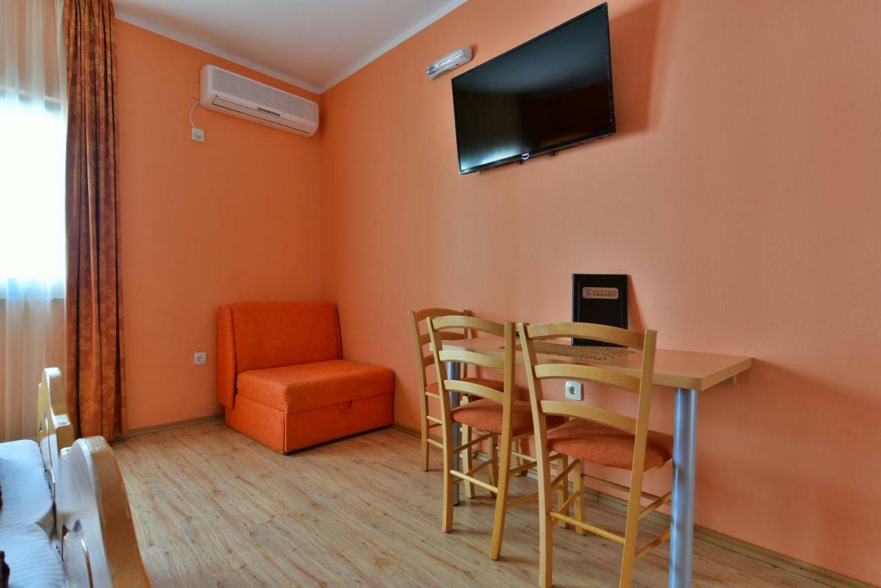 Apartments Srzentic Petrovac na moru Exterior foto