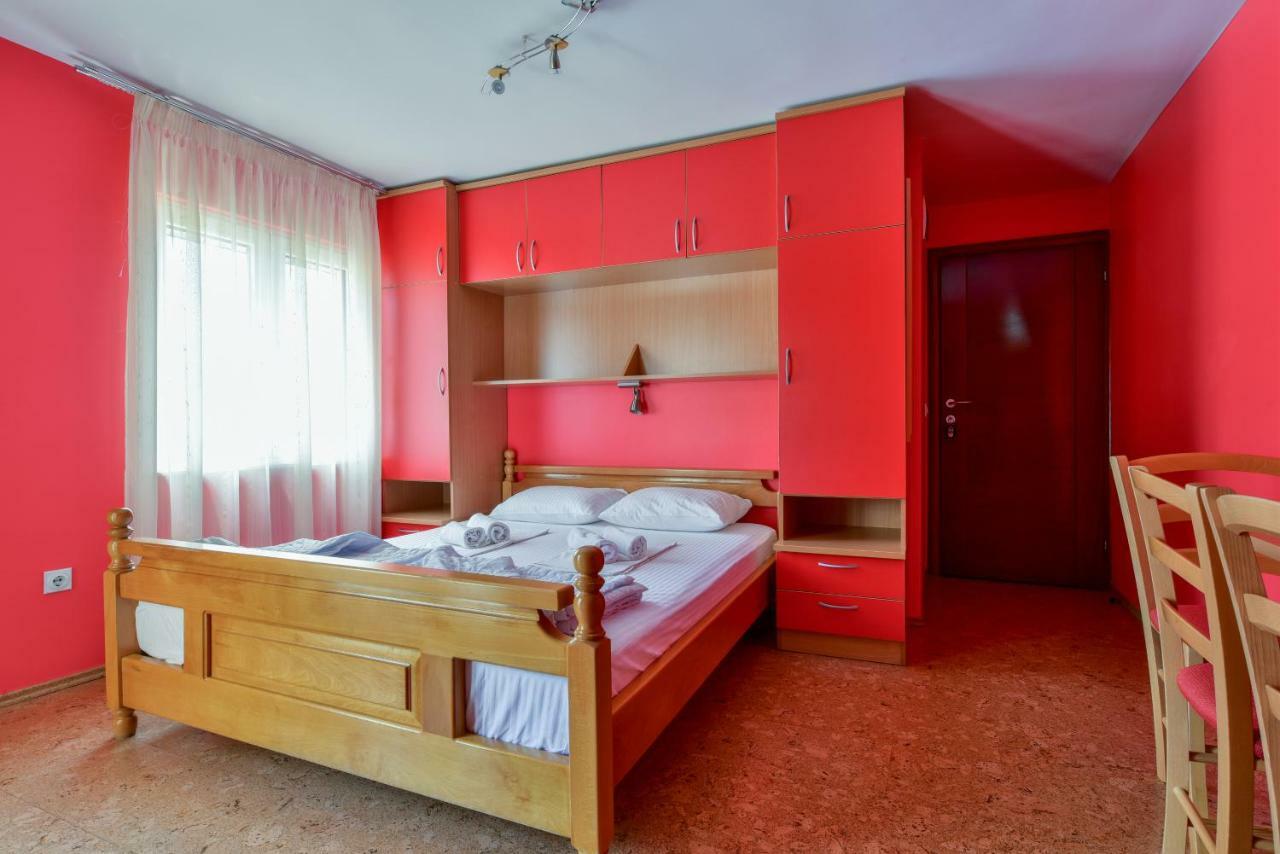 Apartments Srzentic Petrovac na moru Exterior foto